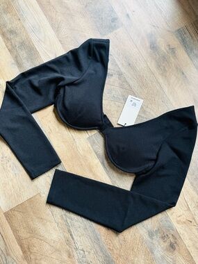 NWT Atoir x Lara Worthington 003 Top Black Bra Crop Top AU M/10 US 6 Underwire